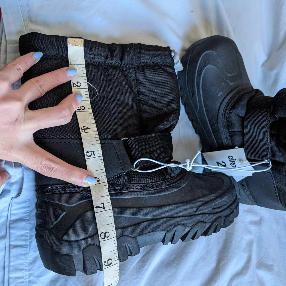 NWT Circo Unisex winter boots size 2